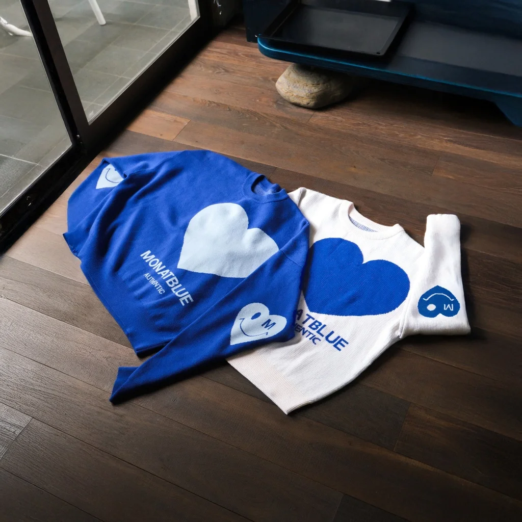 

Y2K Blue Heart Knit Sweater Trendy Monat Blue Label Embroidered Casual Round Neck Sweater Fashion Business Men Clothing Sweater