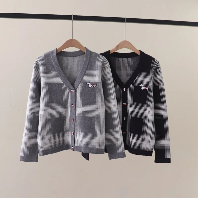 sweater jacket, versatile,V-neck, long sleeved knitted cardigan, New autumn collection with innovative plaid design