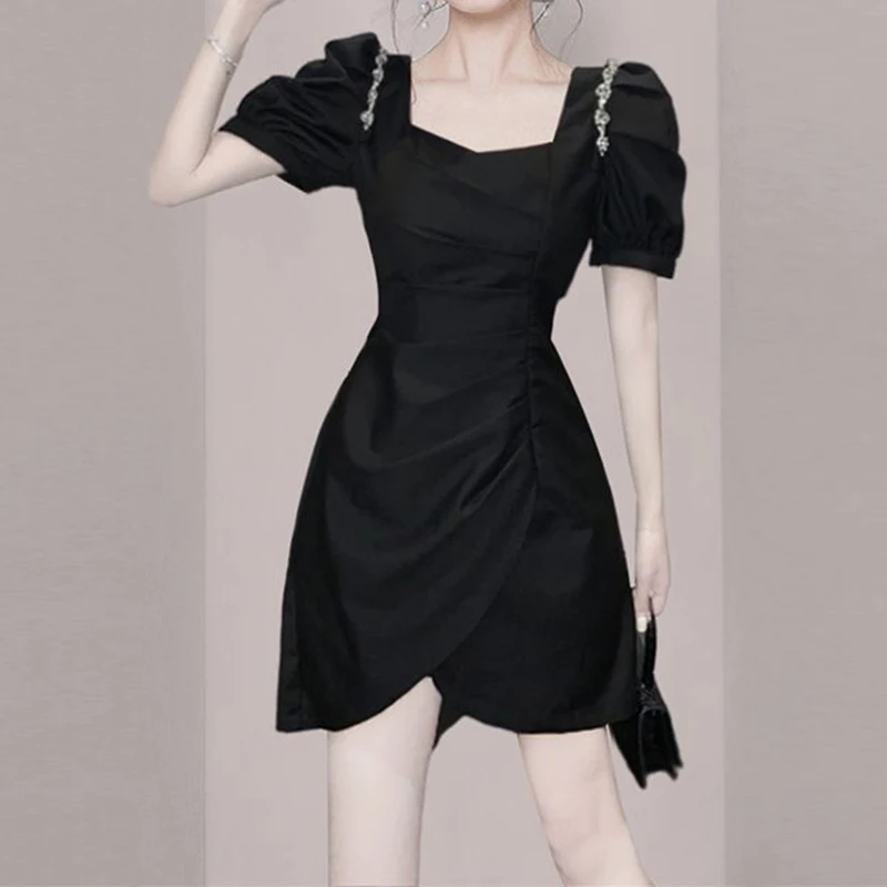 New French dress  summer  2023, with a slim design and a slim waist, small square neck, small black dress