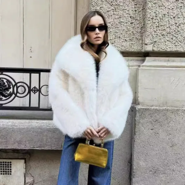 White Lapel Short Faux Fox Fur Coat Women Winter Thick Warm Fluffy Jacket Long Sleeves Artificial Plush Fur Coat Furry Overcoat