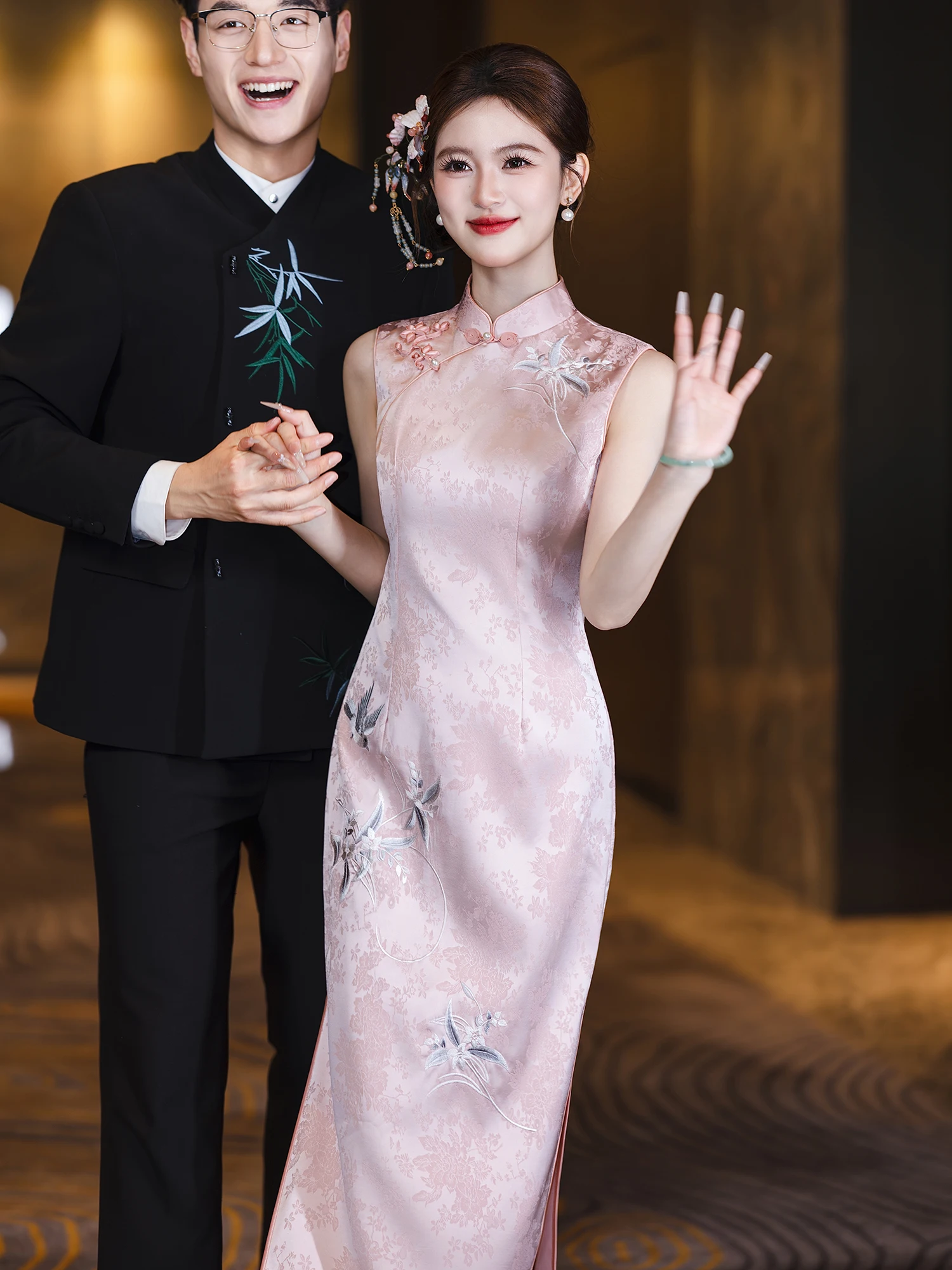 

New 2026 Pink Chinese Style Wedding Dress Sleeveless Qipao Evening Gown for Engagement And Wedding Celebration