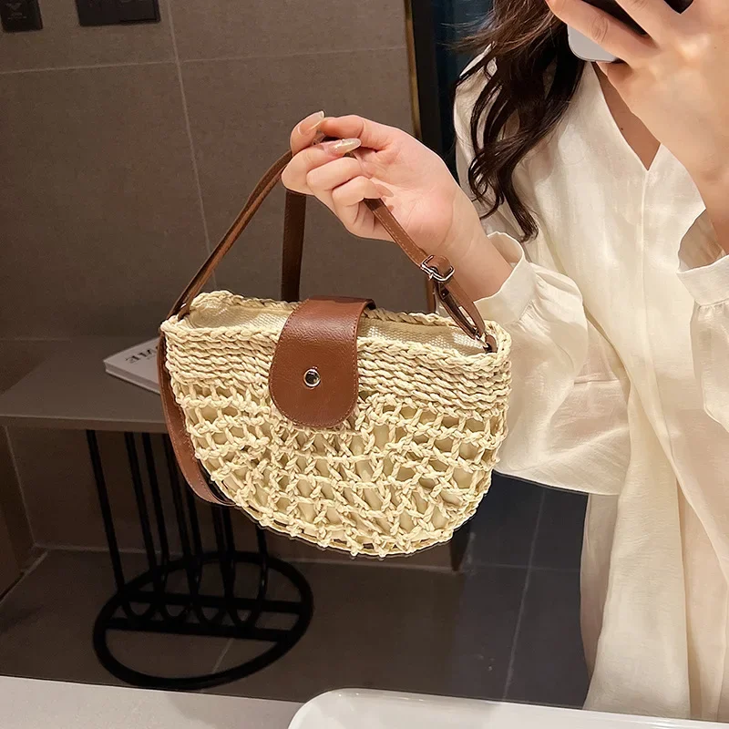 

New Straw Shoulder Bag Contrast Hollow Small Semi-circular Women Crossbody Bag Fresh Leisure Handbag Holiday Messenger Bag