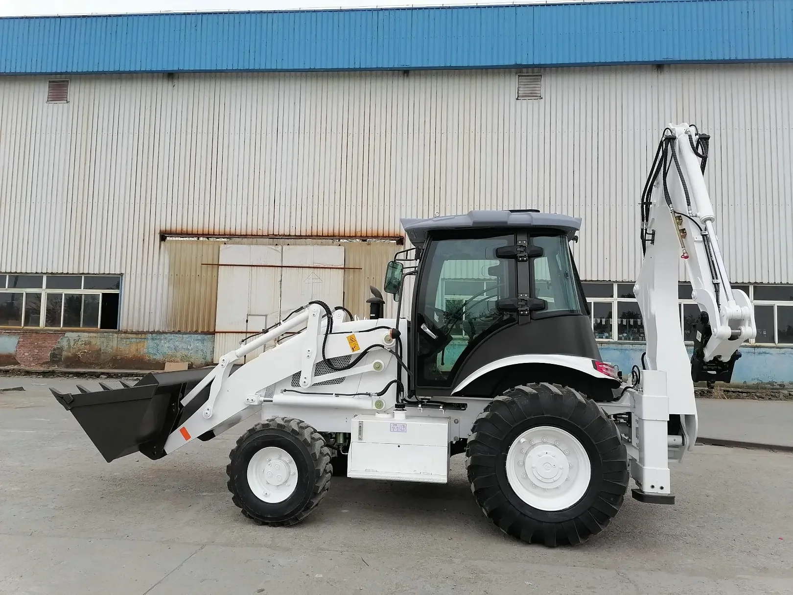 Trator com Carregador e Roda Escavadeira, Mini Retroescavadeira, 4x4