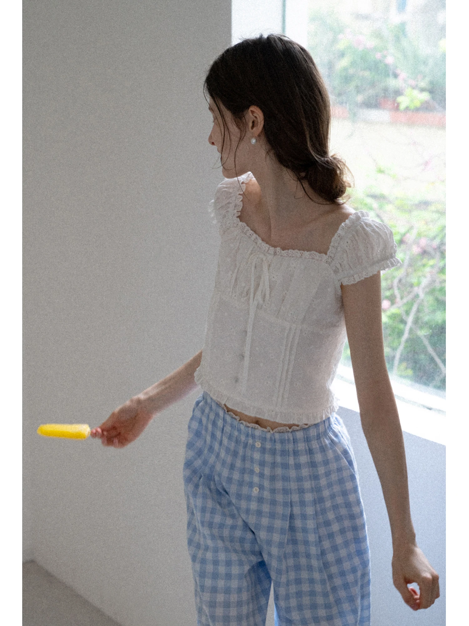 

Eggka Embroidered White Slim Fit Square Collar T-irt Design Sensation ort Sle Faionable Women's Top Summer Polyester ...