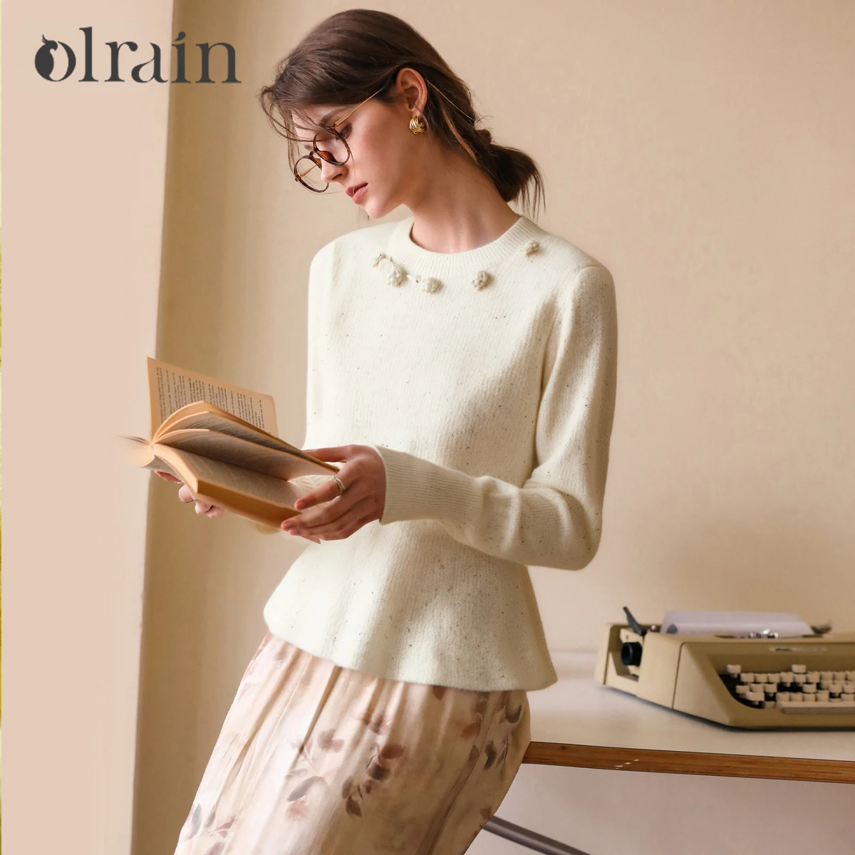 

OLrain Women's French Sweaters O-Neck Jacquard Waist Pullover Sweater 2025 Autumn New Simple Elegant Long Sleeve Top O57QM000632