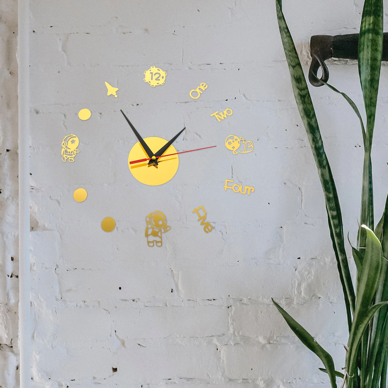 

Spaceman Wall Clock Decorative Wall Hanging Clock For Home Office School