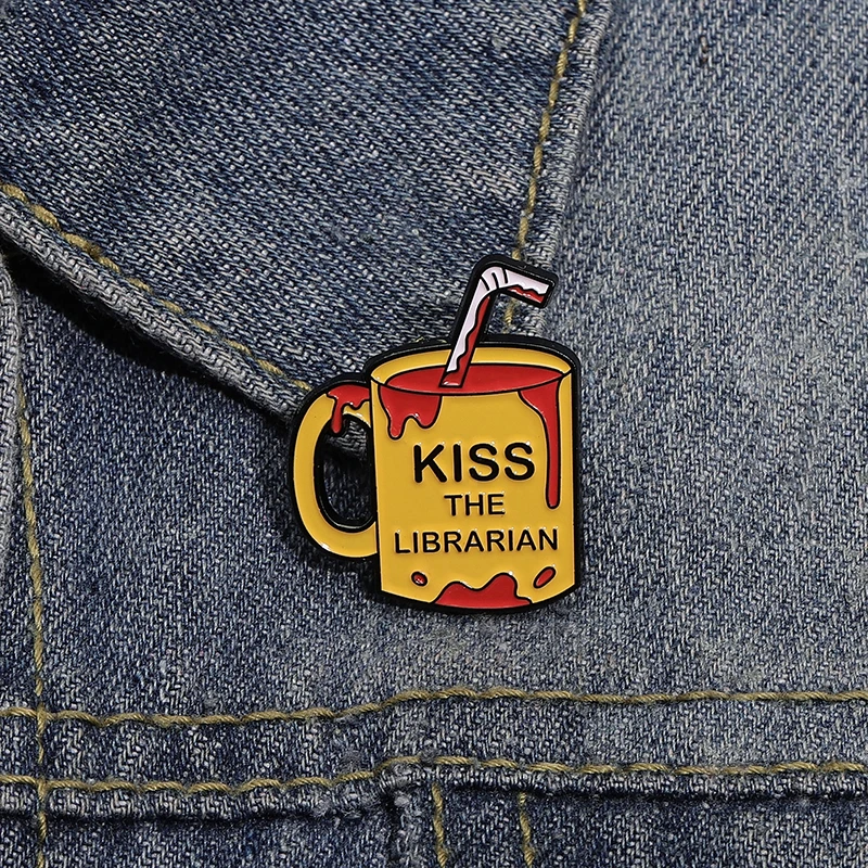 Kiss The Librarian Cup Enamel Pins Creative Funny Brooches Backpack Lapel Badge Jewelry Gift for Book Lover Wholesale Accessory