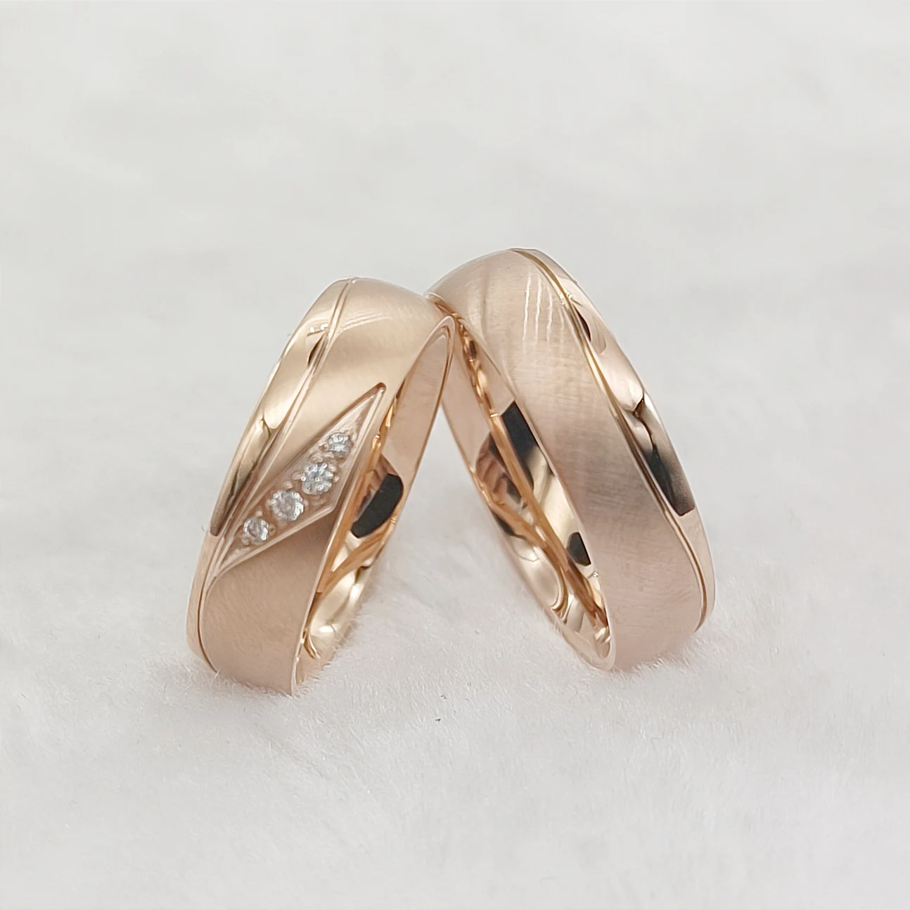 Classic Wedding Rings Rose Gold 18k Plated Titanium Jewelry High Quality Designer Lover\'s Anniversary Couples Ring Comfort Fit