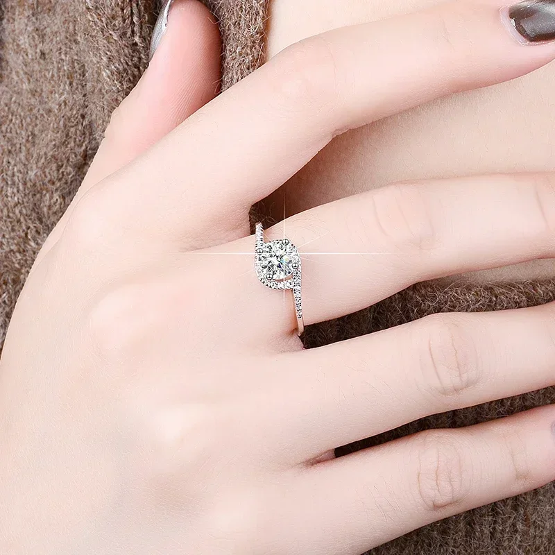 Cincin emas putih 18K bersertifikat asli 100% cincin bulat VVS berlian 1 karat Moissanite cincin pernikahan wanita pengantin wanita perhiasan mewah