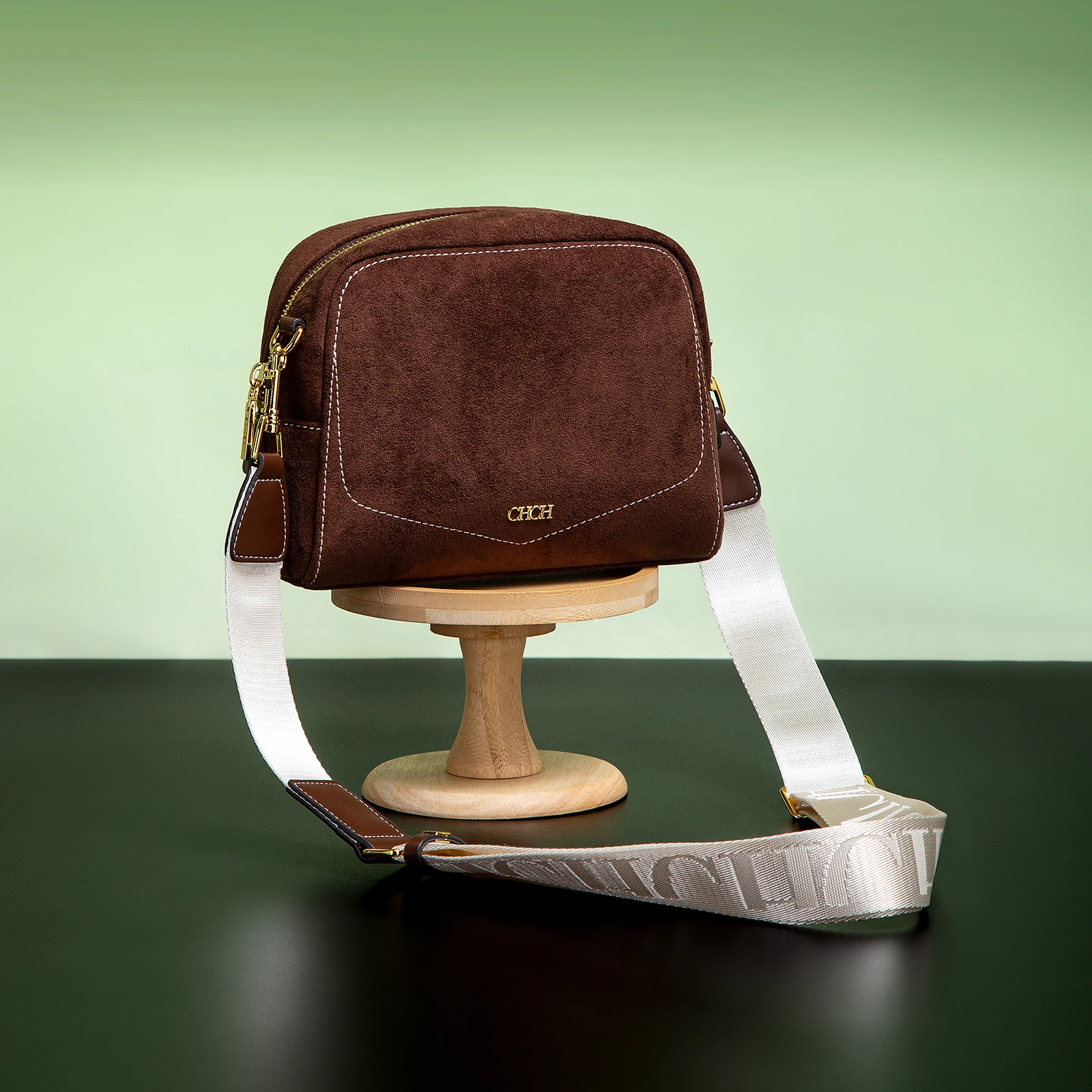 

Classic Women's Portable Storage Trendy Versatile Crossbody Bag for Outing, Mobile Phone Pouch, and Cosmetics Bag