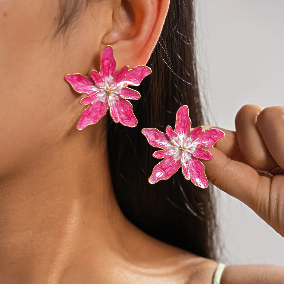 

European-style Drop-shaped Flower-shaped Delicate And Sweet-looking Earrings For Women, With A Small-batch And High-end Feel. Su
