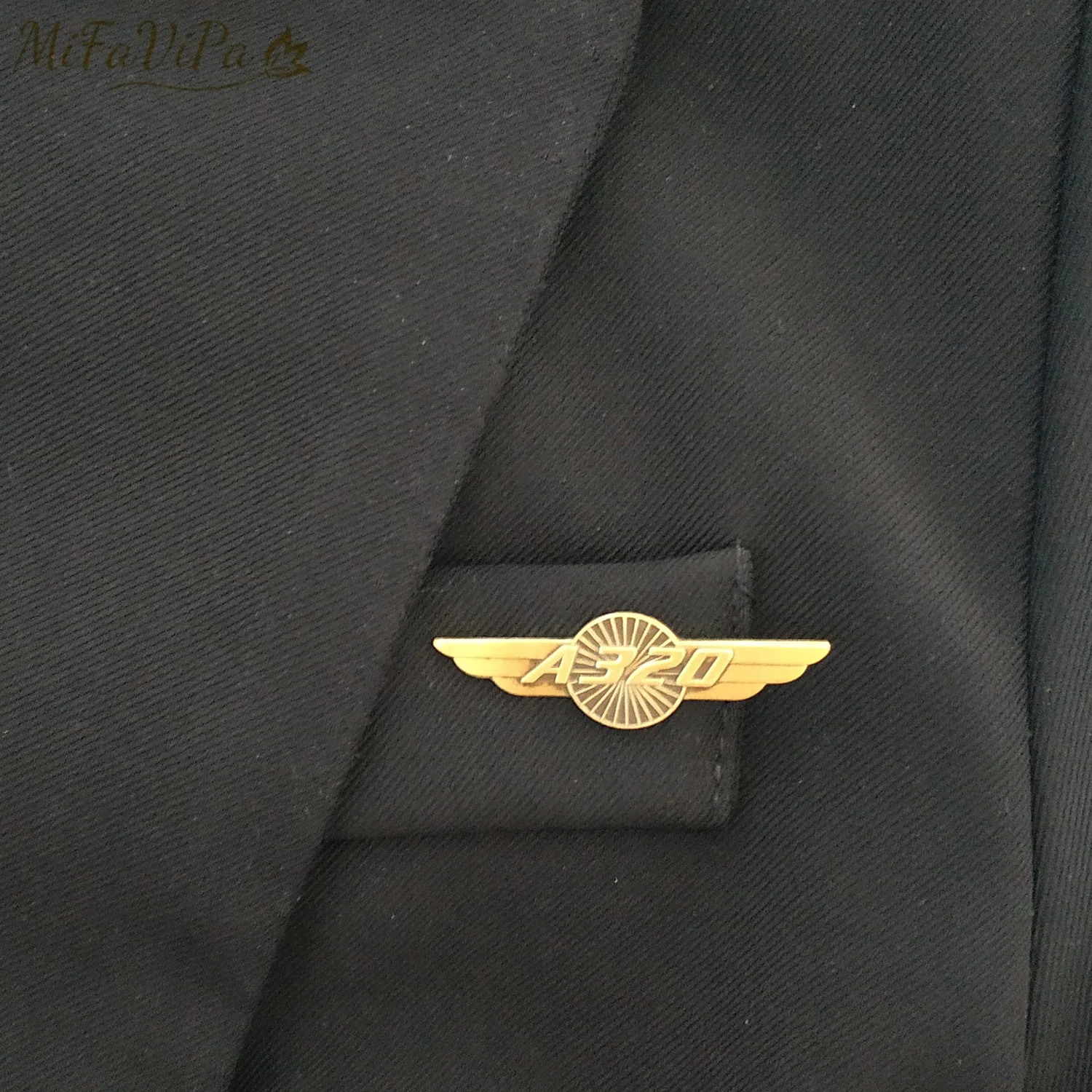 MiFaViPa Copper Boeing 737 747 777 Brooch Badge Vintage Bronze A320 330 Aircraft Sweater Corsage for Men Brooches Lapel Pin Gift