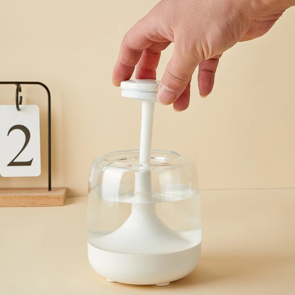 Portable Humidifier USB Desktop Indoor Air Atomization Humidifier Household Mute Large Spray Humidifier 650ML