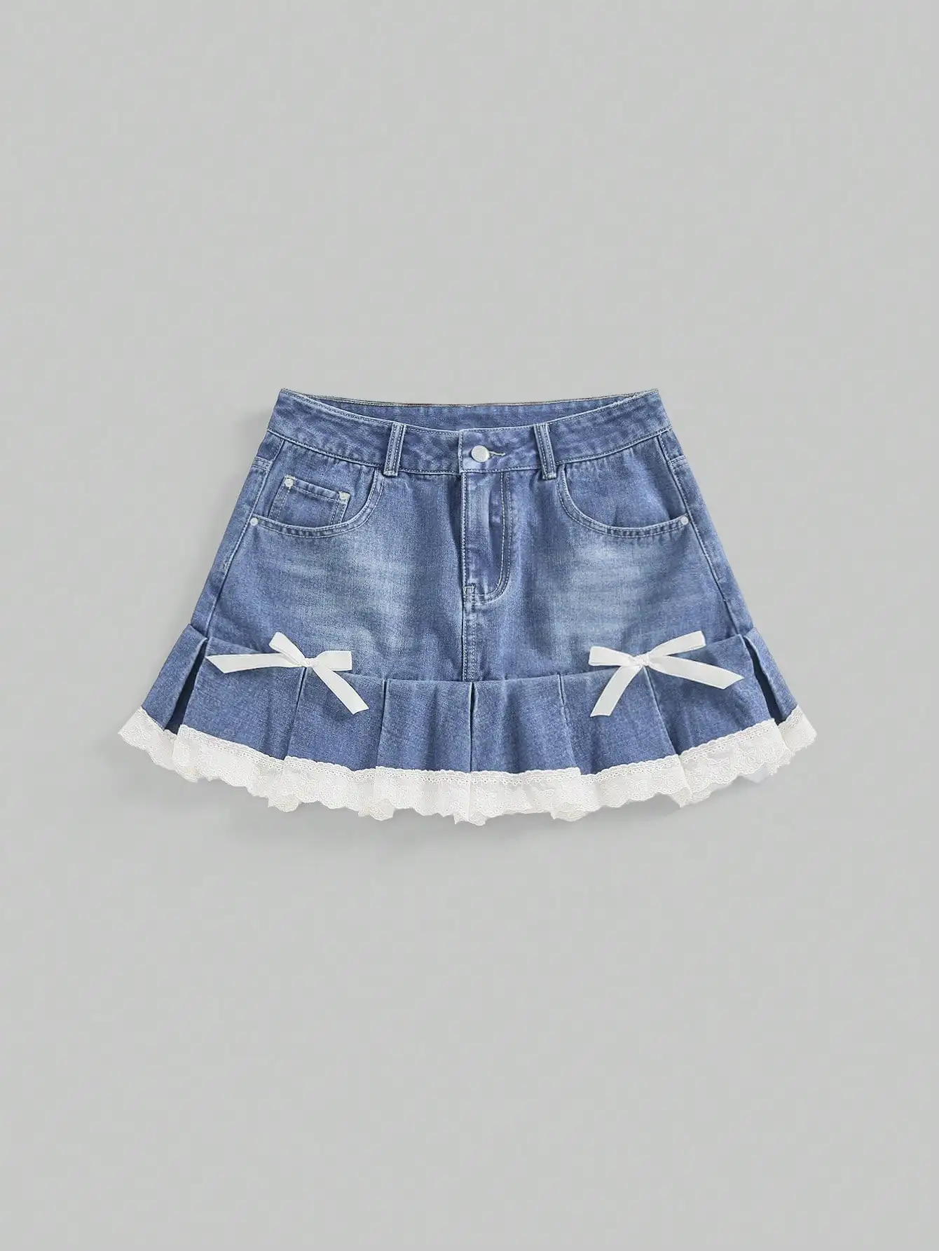 

Повседневная джинсовая плиссированная юбка с кружевной отделкой и декором в виде банта