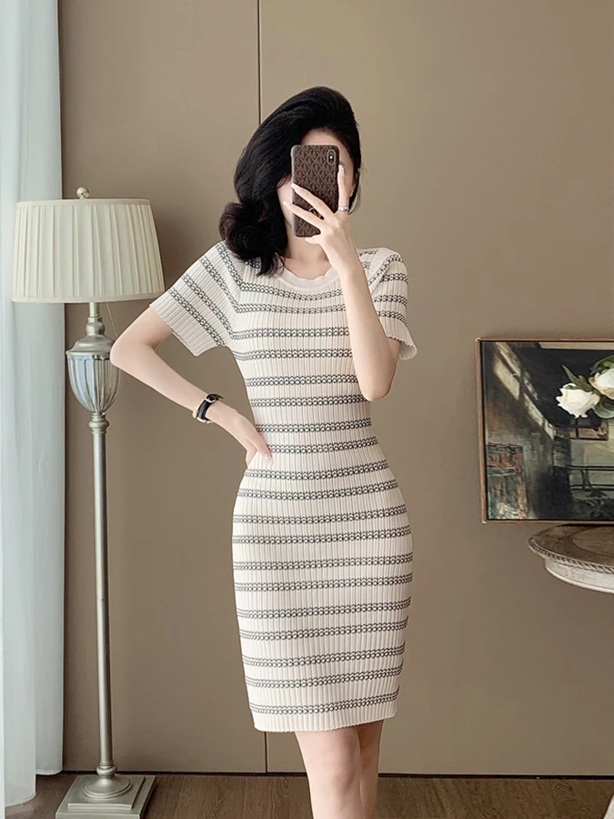 Coreano Sle Dolce Temperamento Midi rotondo Ne T-shirt a righe lavorata a maglia Dr Elastic ort Gonna a vita alta Morbido tessuto lavorato a maglia