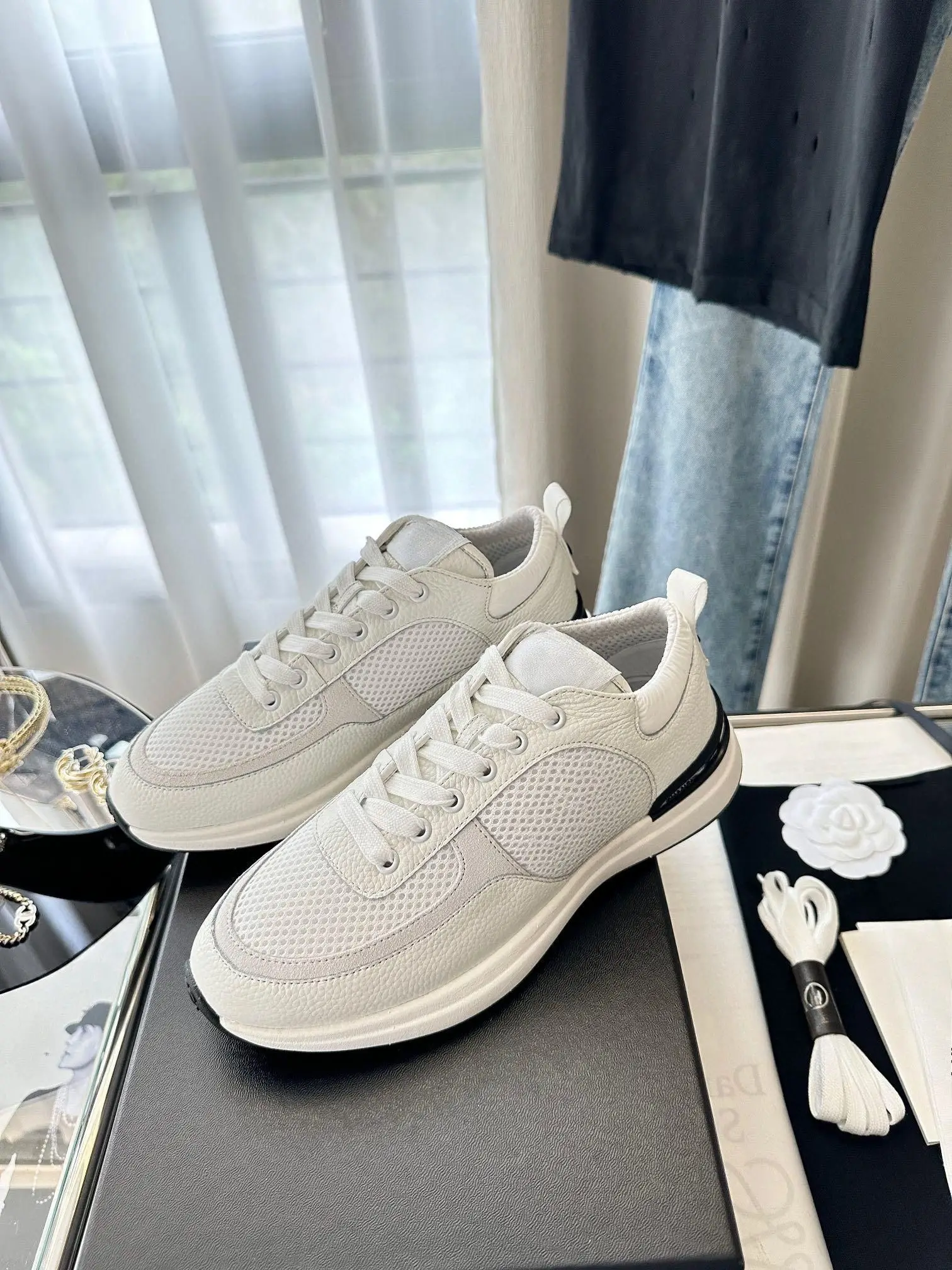 Unisex Trendy Low Top Sneakers Breathable Mesh & Textured Leather Splicing Lace-up Lightweight Daily Athletic Footwear