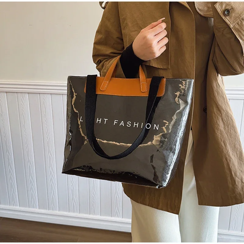 Klare Tragetasche aus PVC-Kraftpapier mit Farbkontrast, luxuriöse Vintage-Hobo-Umhängetasche, wasserdichte Shopper-Handtasche mit Buchstaben oben – Detail 25