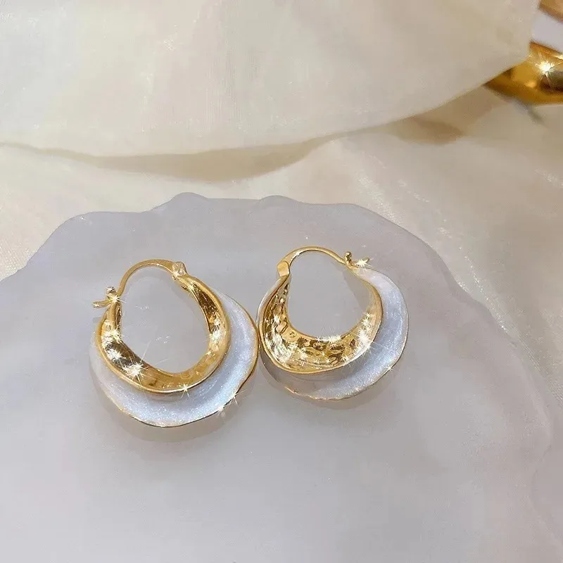 Women's pearl flower shape electroplated light luxury high-end earrings suitable for daily wear and dating