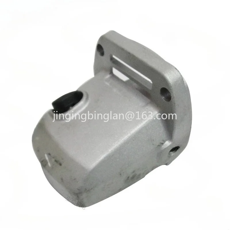 DW824 angle grinder, head case, gearbox, grinder accessories supplied by the manufacturer in 2026