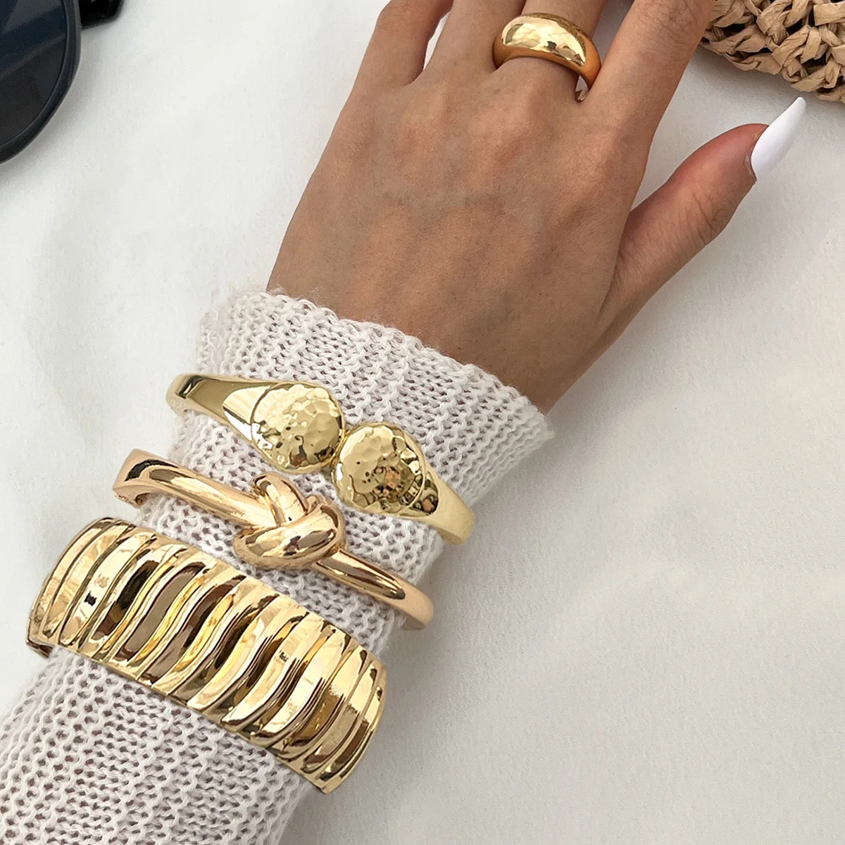 ins wind metal knotted glossy bracelet bracelet personalized pleated corrugated spring buckle bracelet