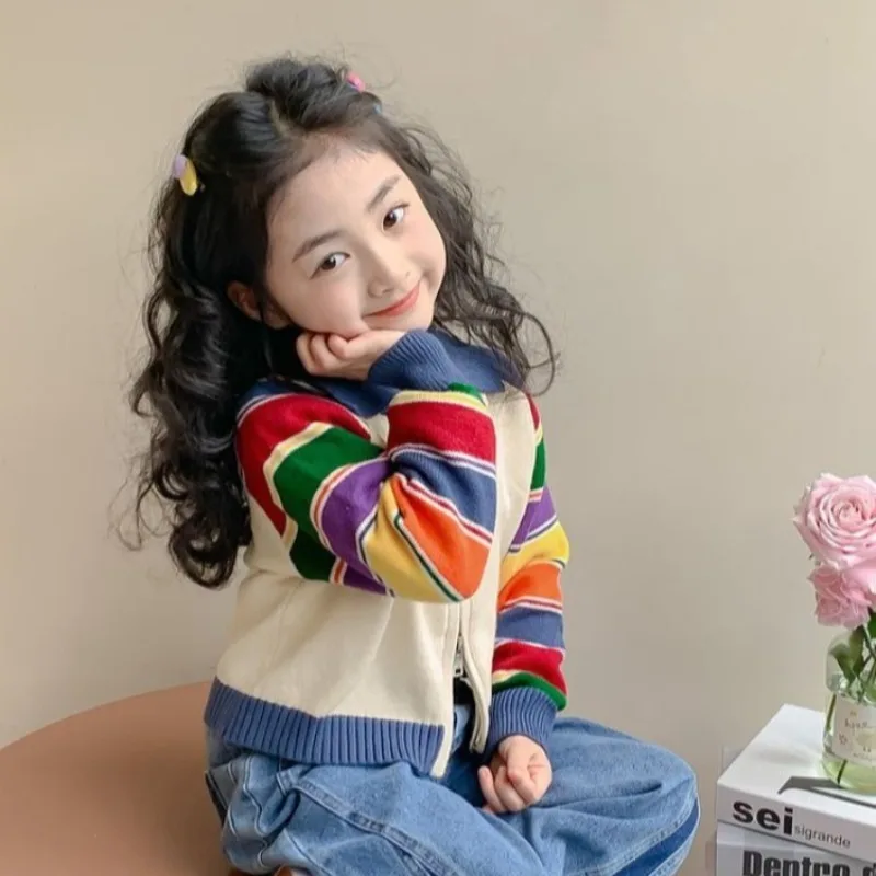 

Весна 2024, новый модный вязаный кардиган на молнии для девочек, свитер для детей, стильная детская верхняя одежда, мягкий трикотаж, детское пальто