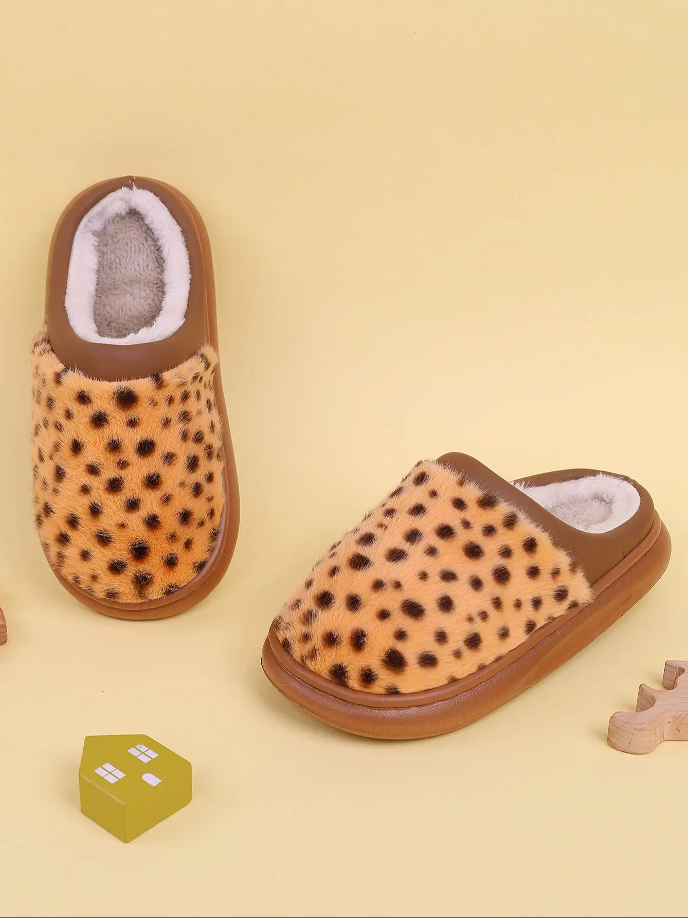 

Leopard Print Cotton Shoes for Children, Soft Sole, Non-Slip, Ultra-Thick Plush, Non-Slip, Comfortable Cotton Slippers, Fleece-Lined, Thickened, Warm