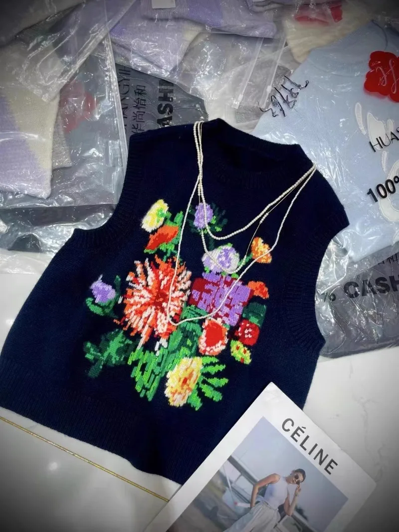 European 2024 Autumn Round Neck Foreign Style Beautiful Versatile and Thin Flowers Loose Sleeveless Knitted Vest For Women