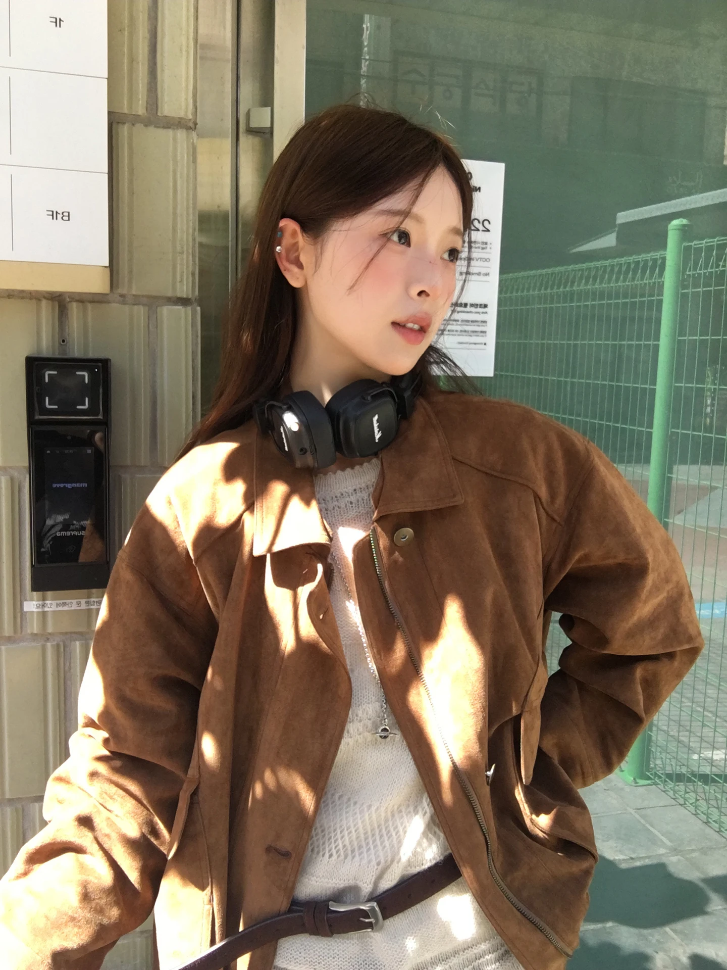 

WHYSTUDIO Jennie Private Collection: Утепленная замшевая куртка в стиле ретро для женщин