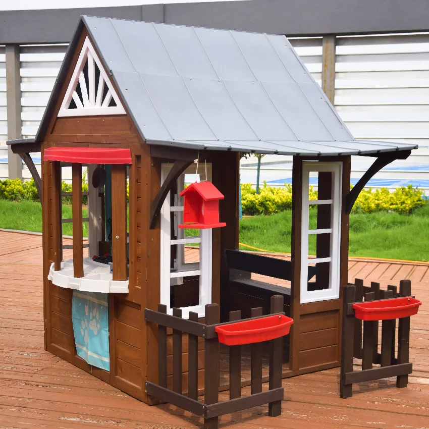 The best-selling outdoor gaming house in 2022, with fences and large eaves