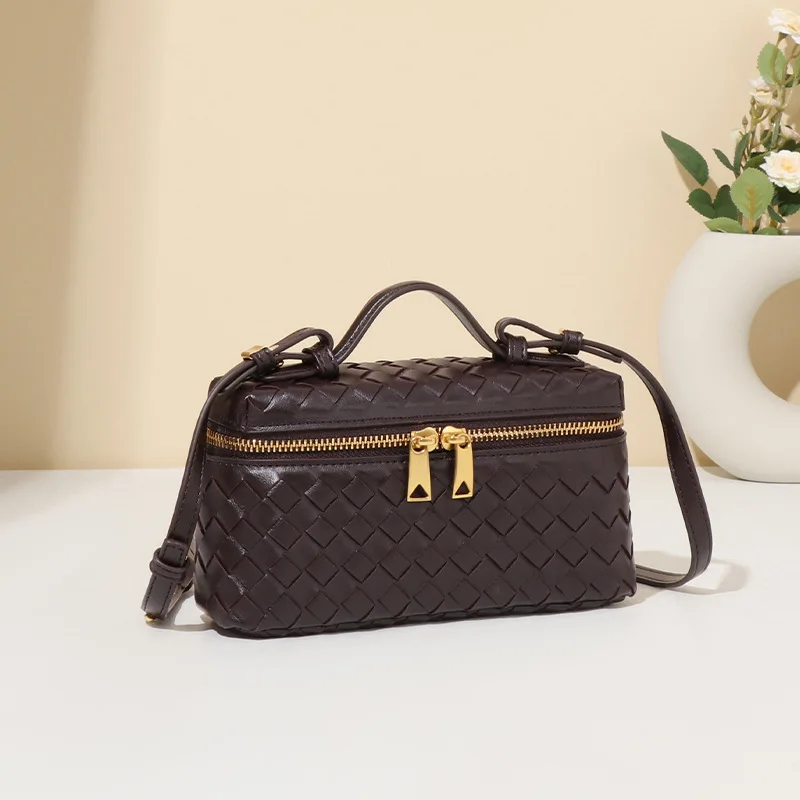 

2026 new classic hand-woven box bag fashion portable cosmetic bag shoulder crossbody box tofu small square bag
