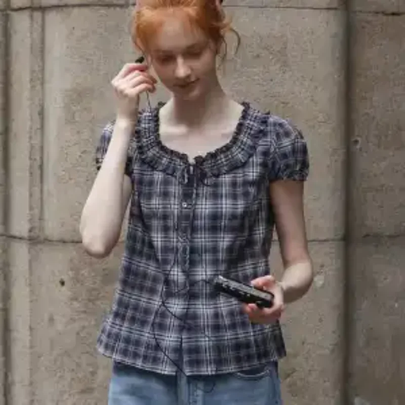 

Женская черно-серая блузка в клетку с квадратным вырезом, короткими рукавами, рюшами и пуговицами, повседневный топ