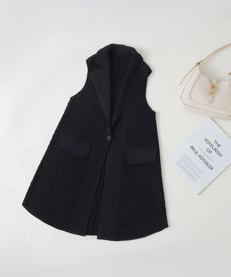 Miyake Versatile Solid Color Pleated Vest Suit Collar Sleeveless Single Button Coat Summer 2025 Women's Stylish Casual Top