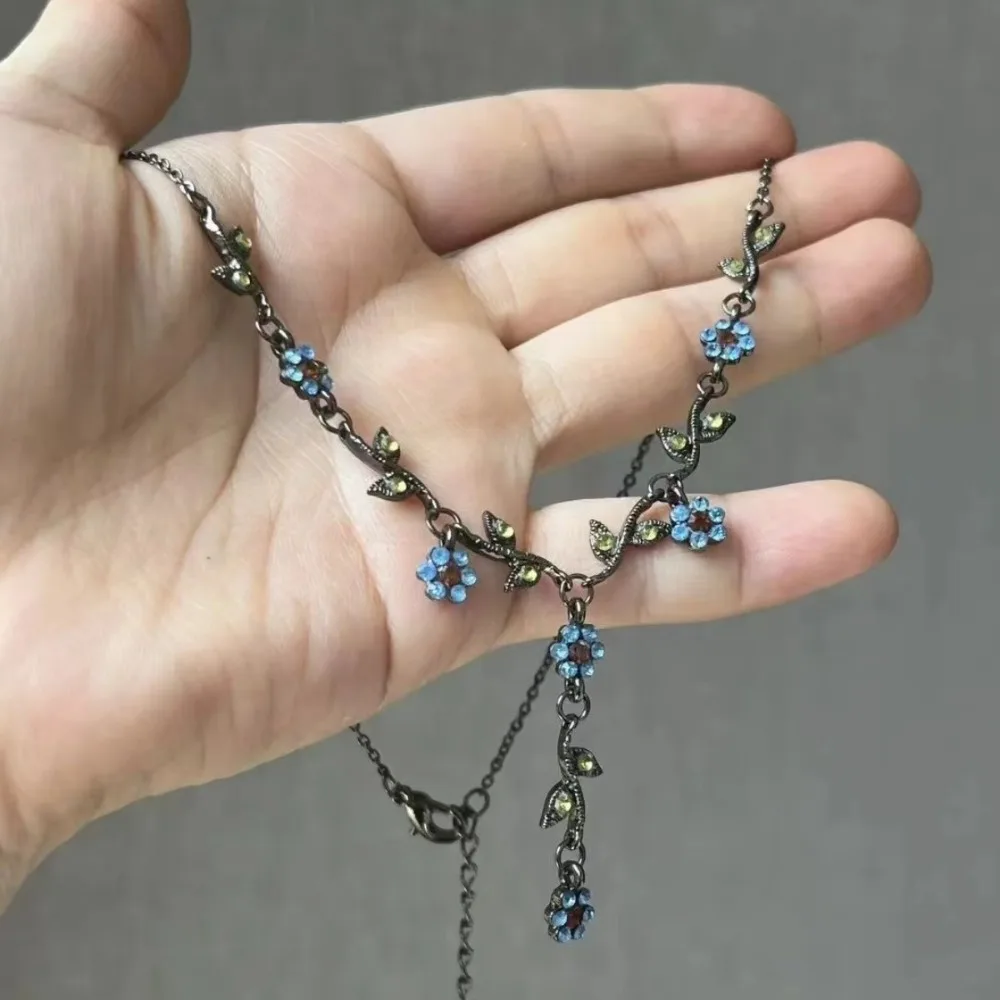 This Romantic Floral Vine Pendant Necklace, with Its Vintage Feel and Vibrant Interplay of Light and Color, Can Be A Perfect Finishing Touch To Any Everyday Outfit or A Stunning Addition To A Retro-themed Party, Showcasing Your Unique Personal Style.