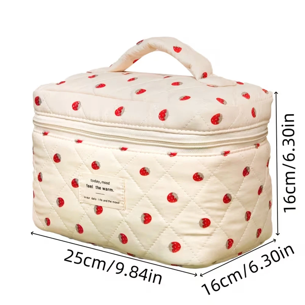 Handtasche mit Erdbeer- und Beerenmuster, ideal zum Aufbewahren von Kosmetikartikeln, im süßen College-Stil, eine schöne Aufbewahrungstasche für Mädchen, vielseitig einsetzbar und mit großem Fassungsvermögen, ein kleines Geschenk für die Freundin. – Detail 2