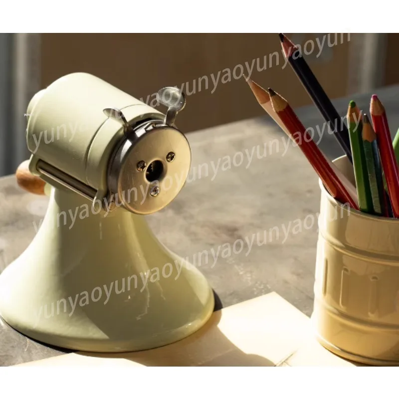 Hand-cranked Pencil Reel, American Retro Simple