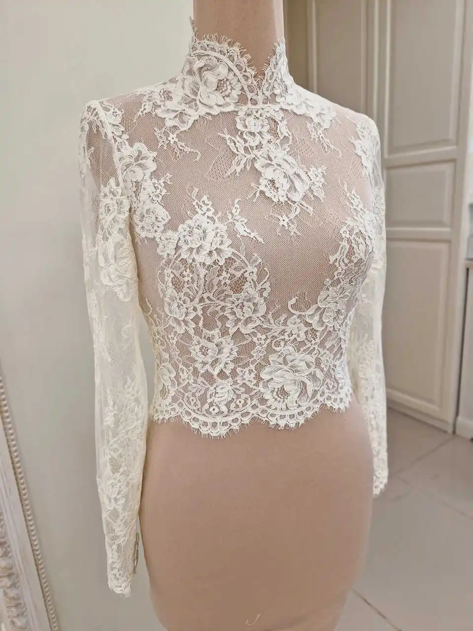 Elegant Long Sleeve Bride Wrap Lace High Neck With Button Bridal Jacket High Quality Wedding Accessories Customized
