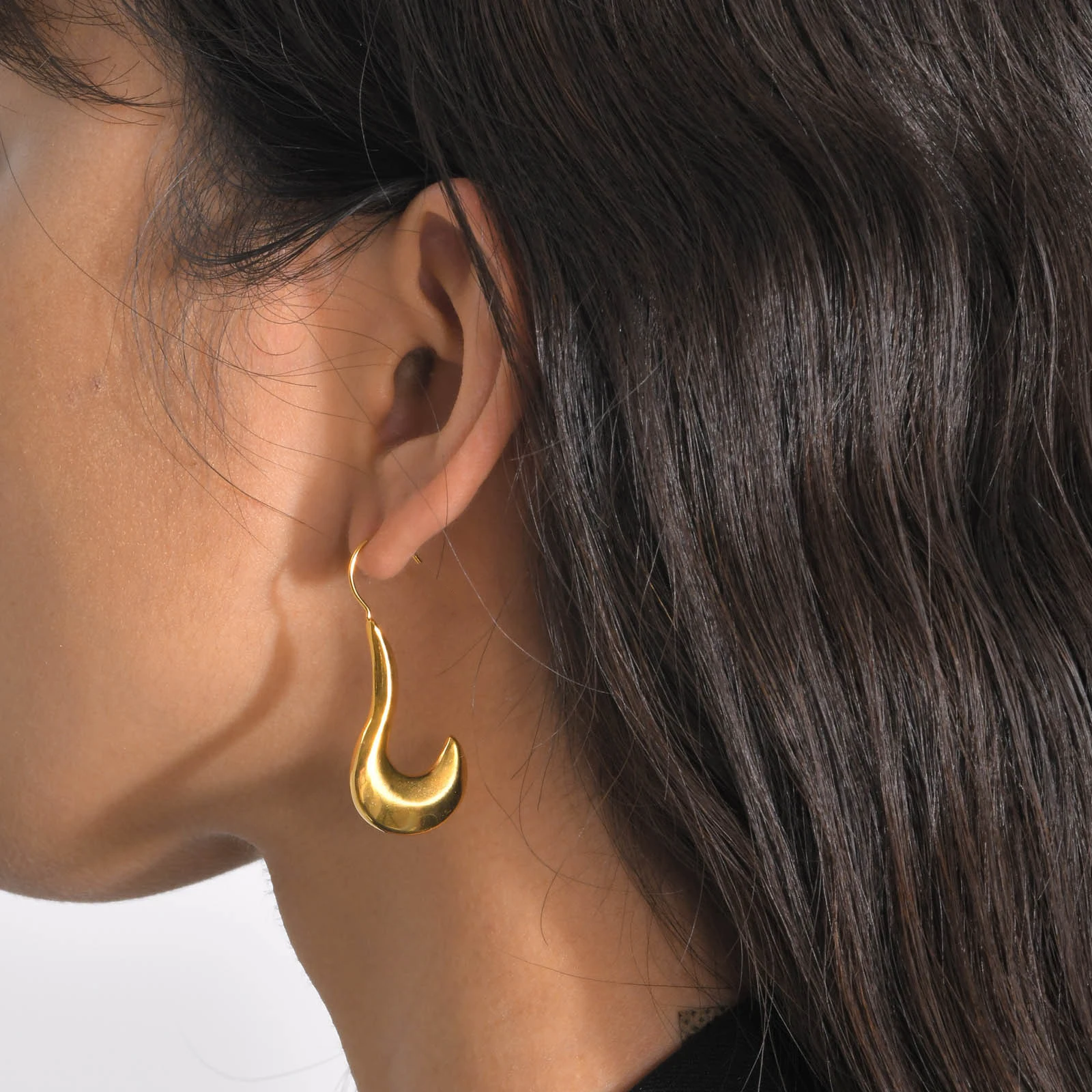 

Fashion Creative Statement 18k Gold Plated Long Crescent Earrings Waterproof Stainless Steel Geometric Stud Earrings Jewelry
