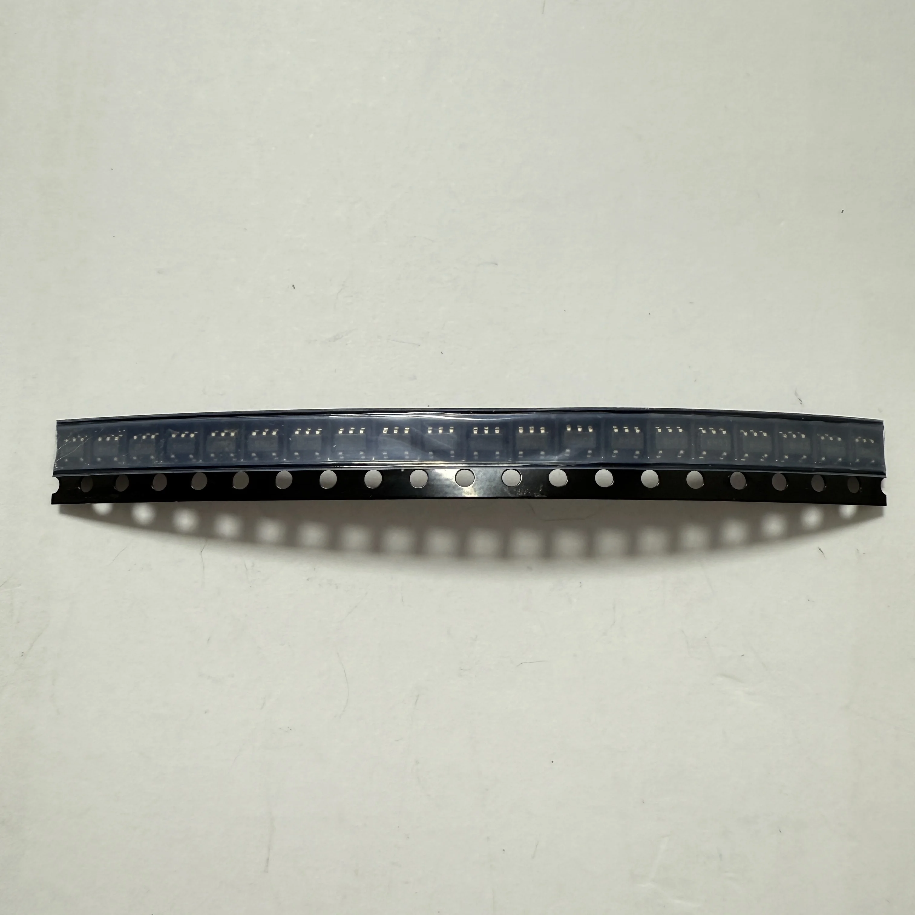 20PCS/LOT MCP6001T-E/OT (Operational Amplifier)