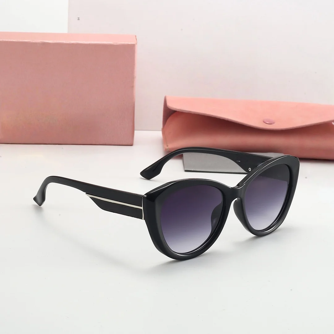 

Luxury Cat-eye Sunglasses for Summer, Stylish Women's Sunglasses, Windproof and UV-protective, Trendy Travel and Hiking Glasses.