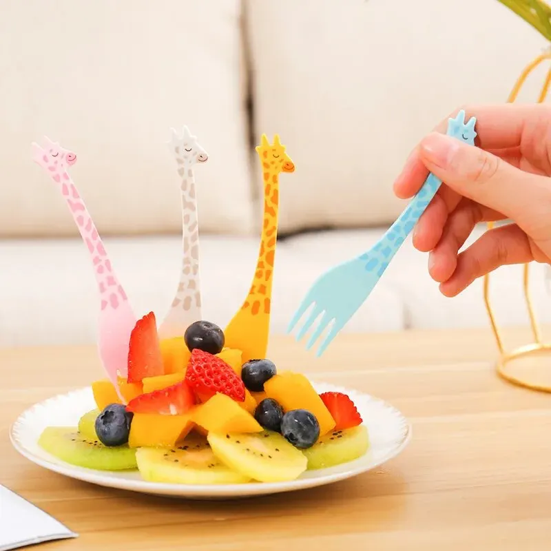 EW Giraffe Fruit Fork Cute Children\'s Plastic Tableware Set Creative Tableware Dessert Fork 12 PCs Set