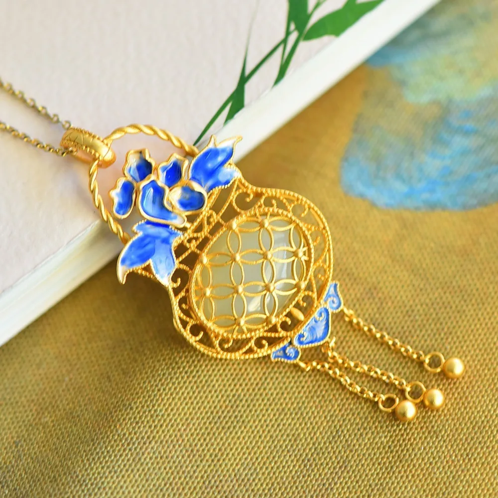 

GL New Chinese Retro Style Hanfu Accessories: Jade and Gold-Plated Enamel Tassel Necklace with Carved Flower Basket a Great Gift