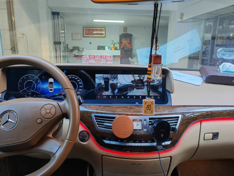 A Long Screen Car R… - image