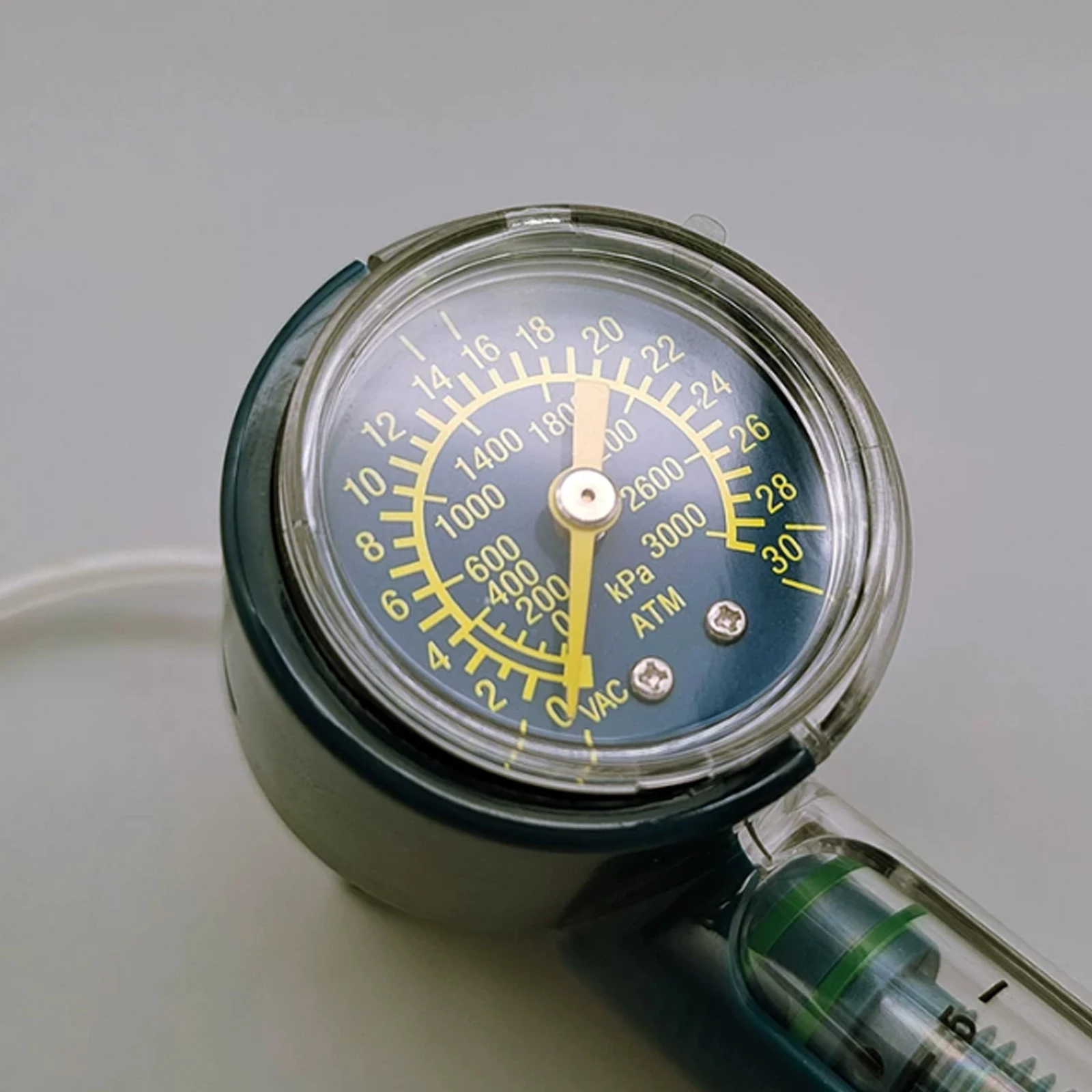 High-end standard Luer connectors for pressure pumps: press and rotate to apply pressure; clear pressure scale markings