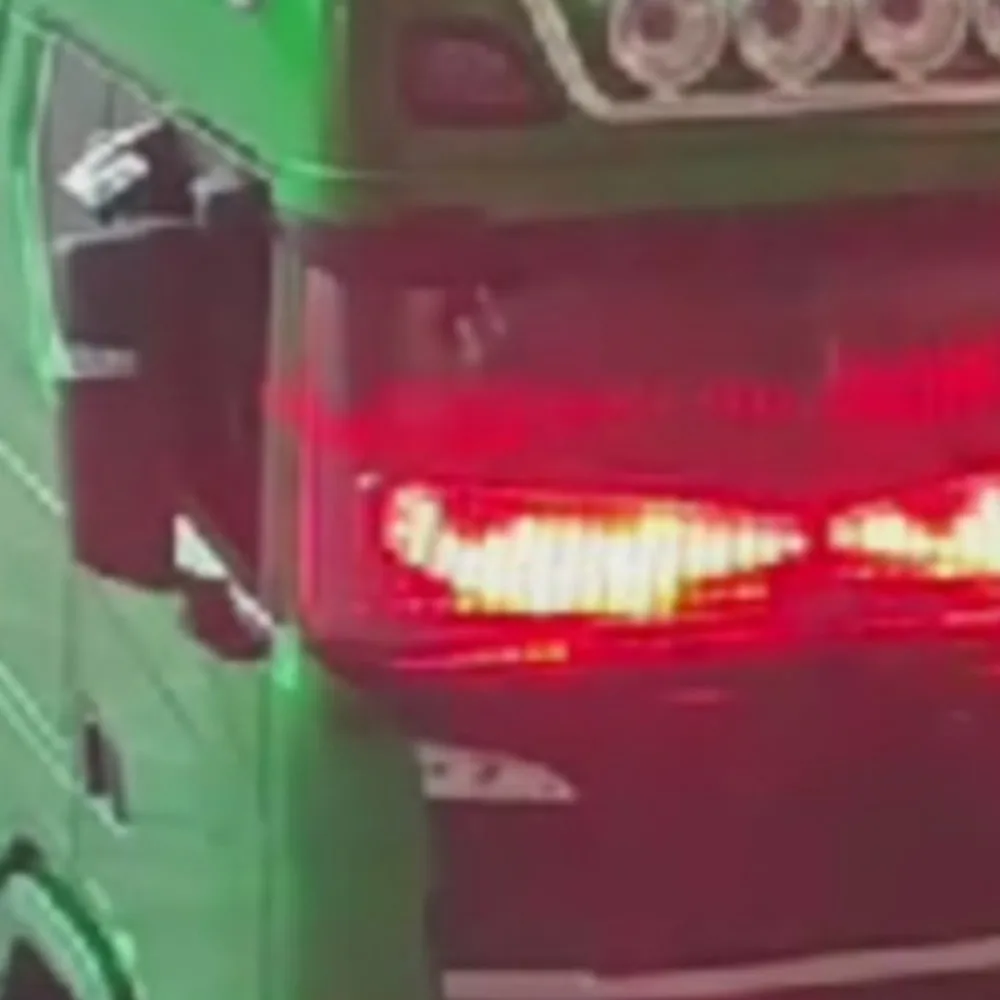 

1:18 Scale 770S RC Tractor Truck HUINA 1501 Plastic RTR Lorry Cars Remote Control Car Model with Battery Light Sound Boys Toys