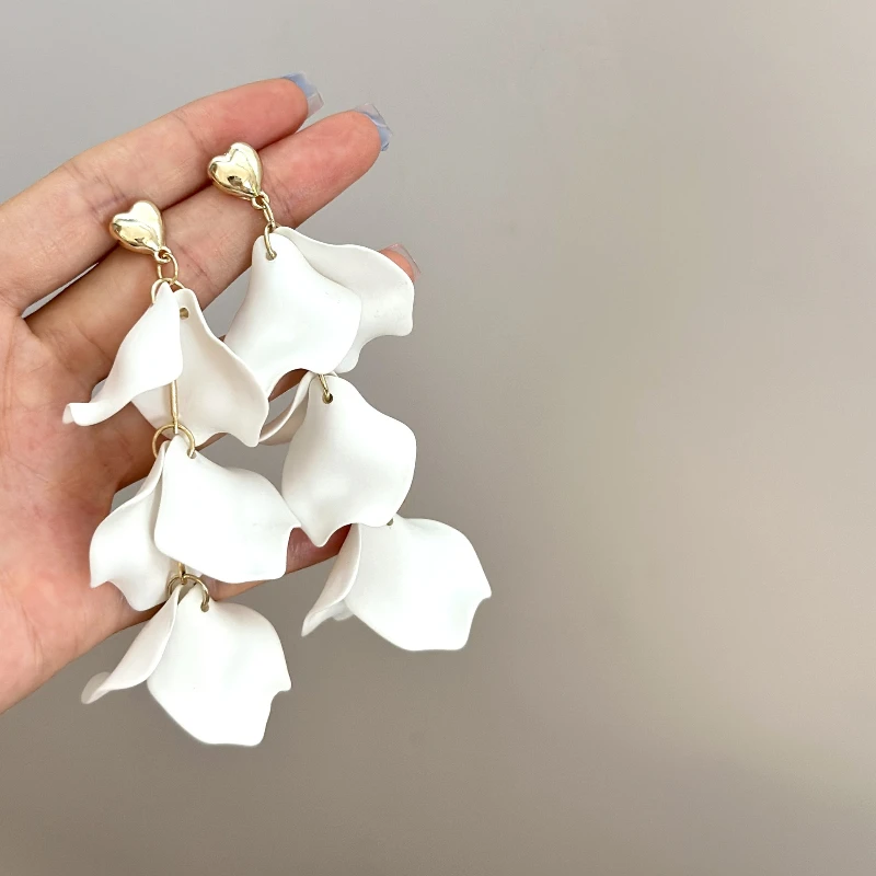 Korean Fashion Shell Flower Tassel Earrings for Women Wedding Simple Versatile Long Asymmetric Clip on Earrings Without Piercing