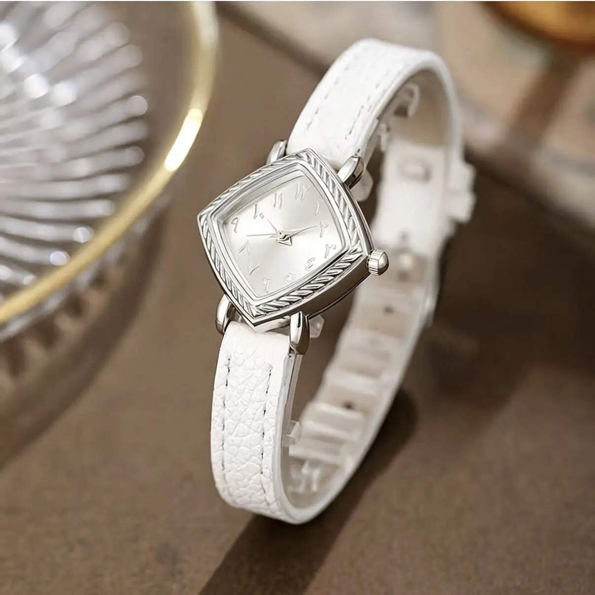 Women Rhombus Square Quartz Watches Twisted Pattern Bezel Arabic Numeral Dial Leather Strap Vintage Analog Ladies Watches