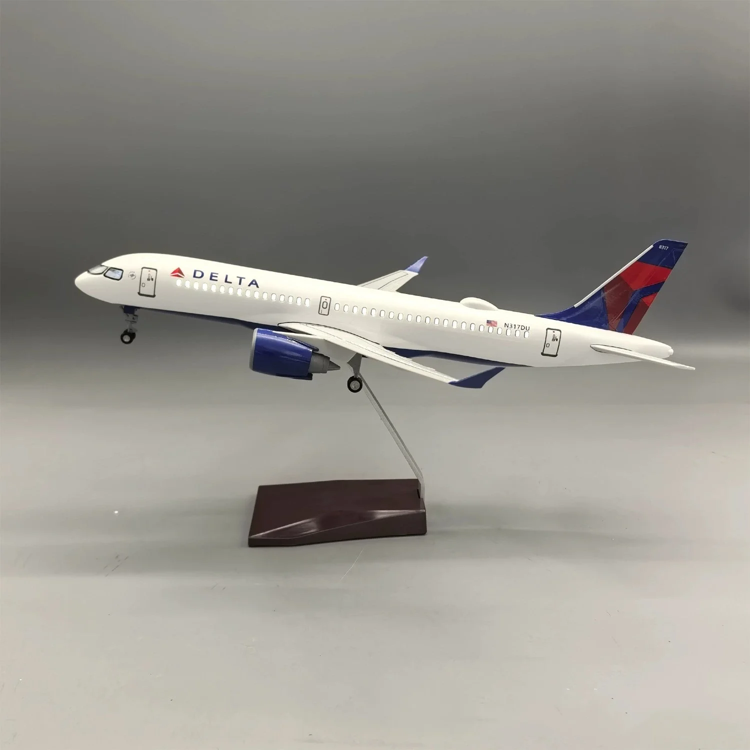 38cm Scale Aircraft Model A220-300 Delta Airways Die-cast Airplane Flight Machine Model W Light and Wheels Resin Collectible