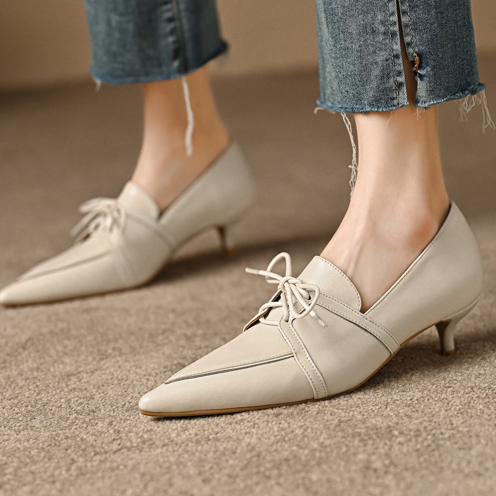 2023 neue Frauen Leder Loafers Frühling Sommer Luxus Schuhe Low Heels Designer Damen Stiletto Heels Spitzen Zehen Schwarz Weiß