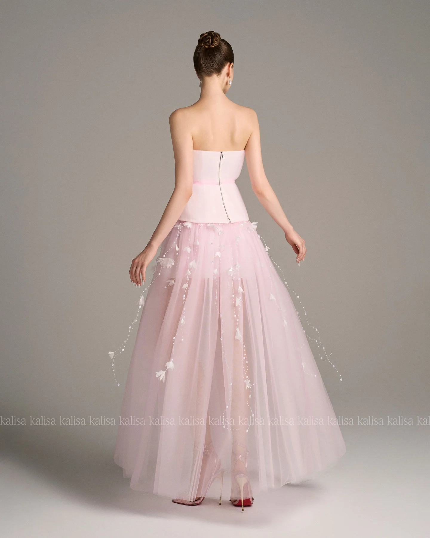 فستان سهرة طويل شبكي وردي جميل مع زينة زهور ثلاثية الأبعاد بدون حمالات من التل بطول الأرض على شكل حرف a فستان رسمي فريد من نوعه #5