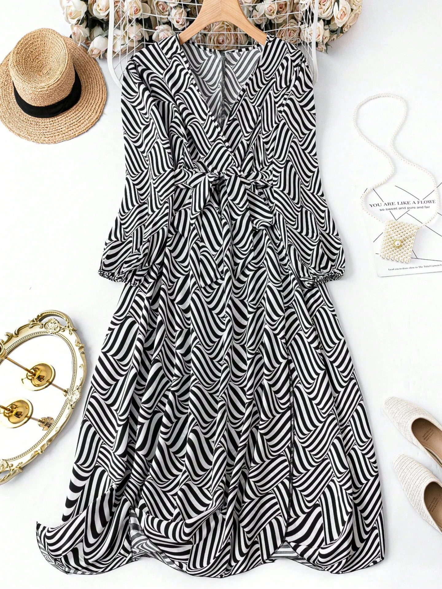 Robe grande taille à pois noir et blanc à épaules dénudées pour femme; robe longue amincissante à la mode vintage.